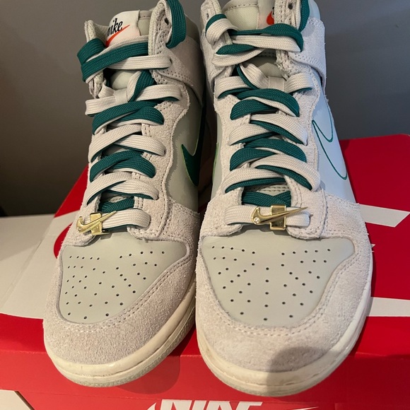 Nike Dunk High SE-Light Bone/Sail/Green Noise - Picture 4 of 5